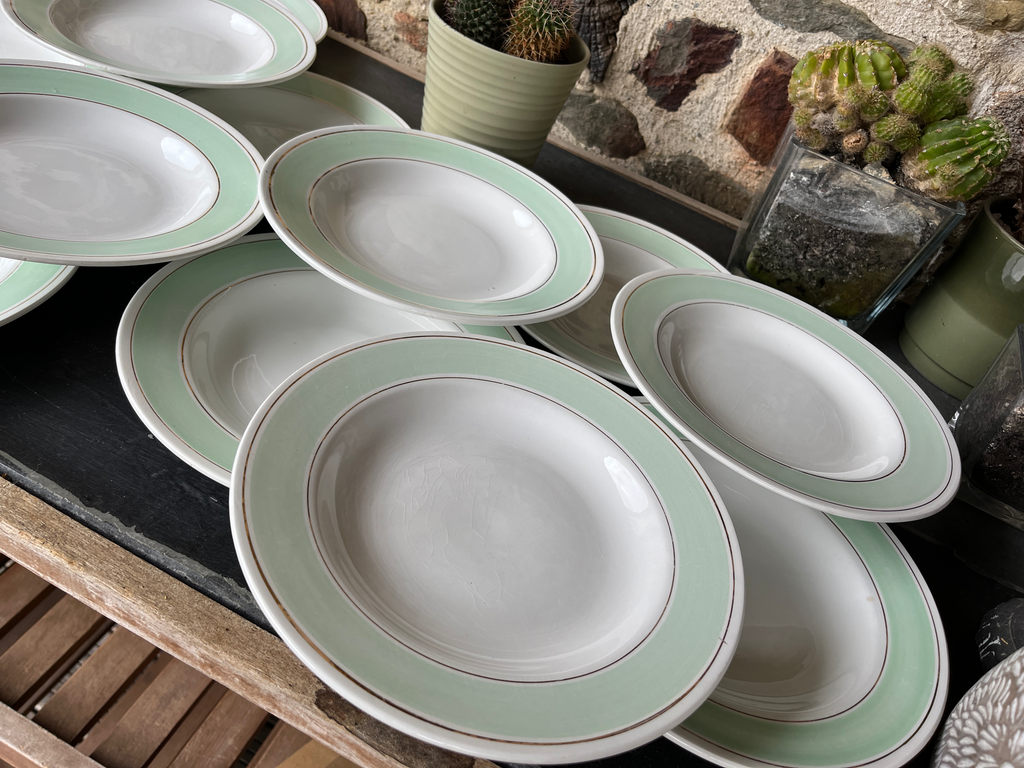 Lot de douze assiettes creuses 'Poreylor'