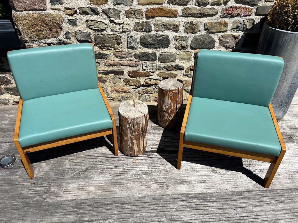 Paire de chauffeuses en bois 'Baumann'