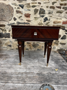 Table de chevet en bois vernis