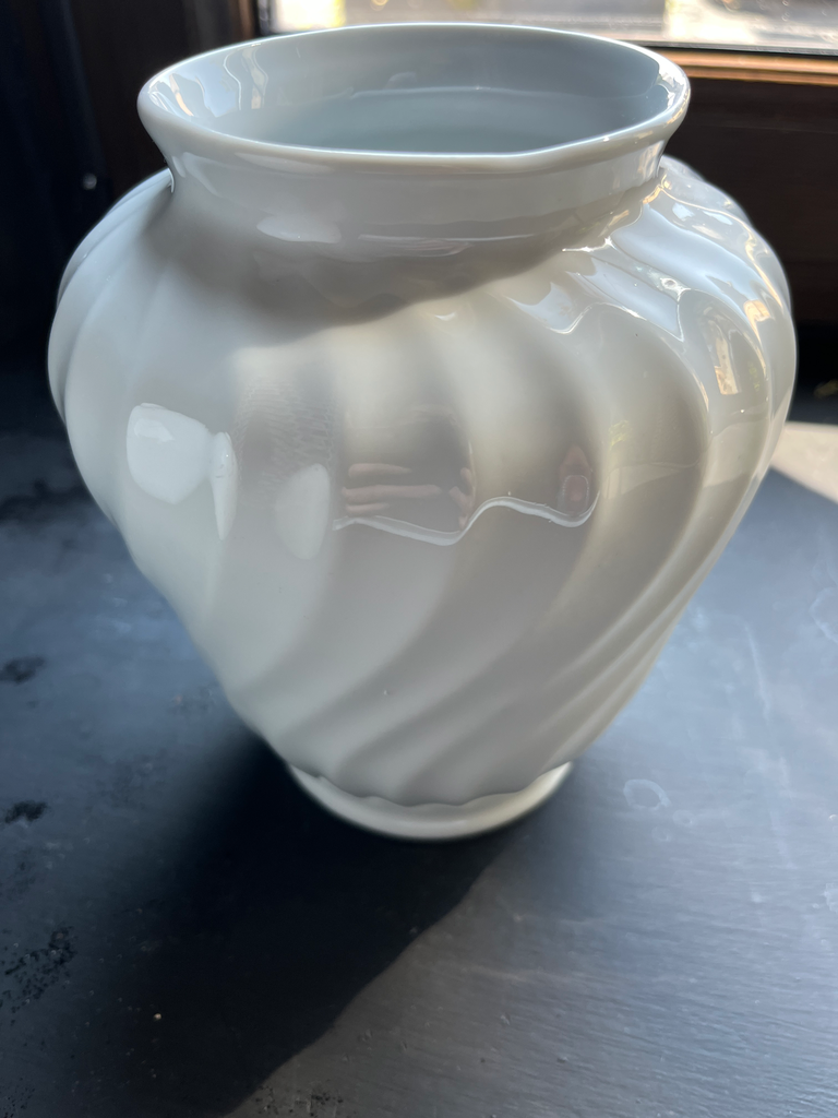 Petit vase en porcelaine, blanc
