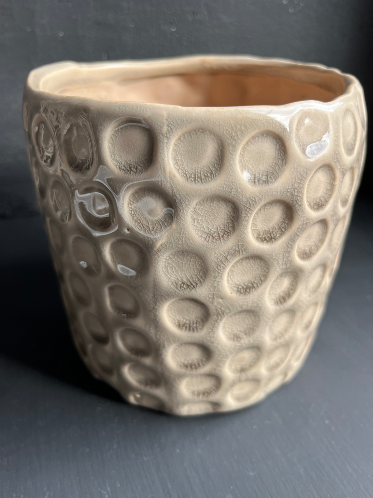 Vase beige en céramique, effet craquelé