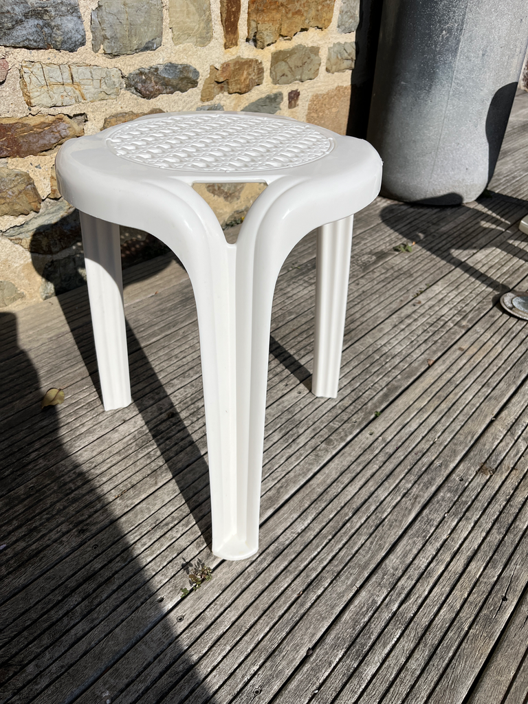 Tabouret tripode blanc