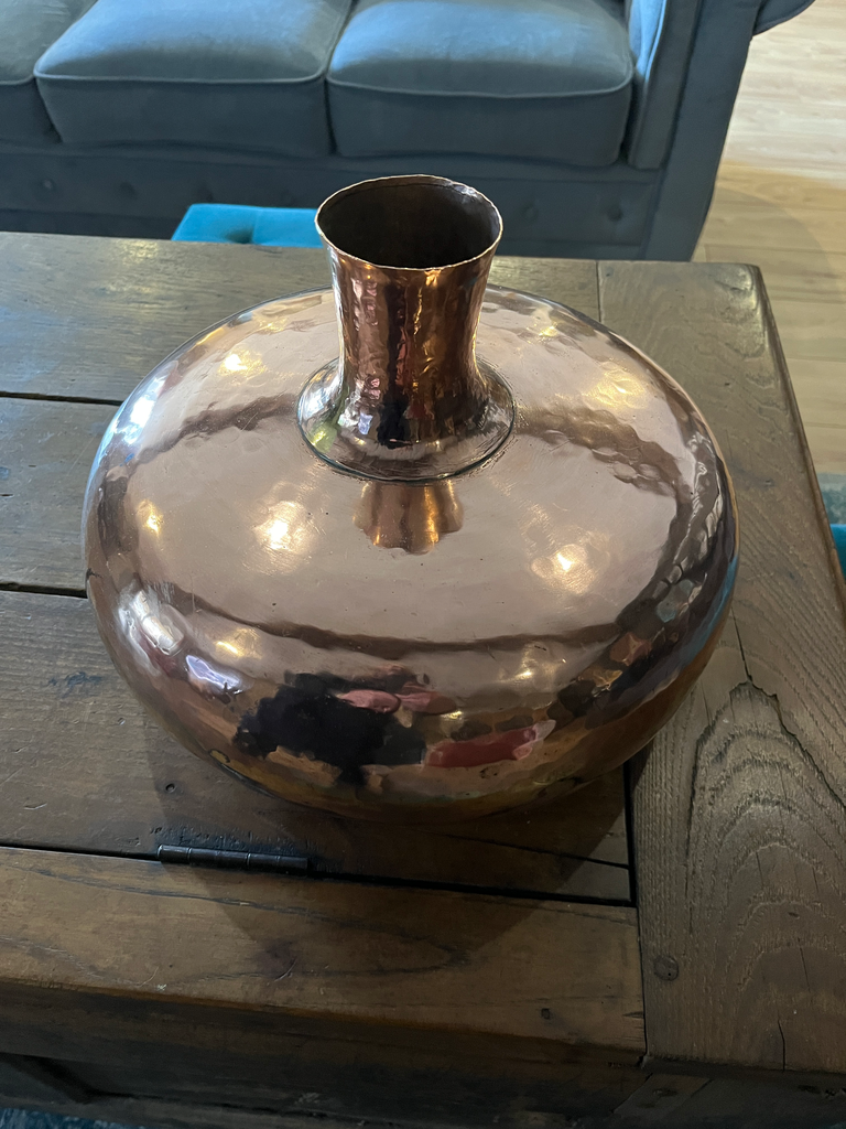 Grand vase en cuivre rose