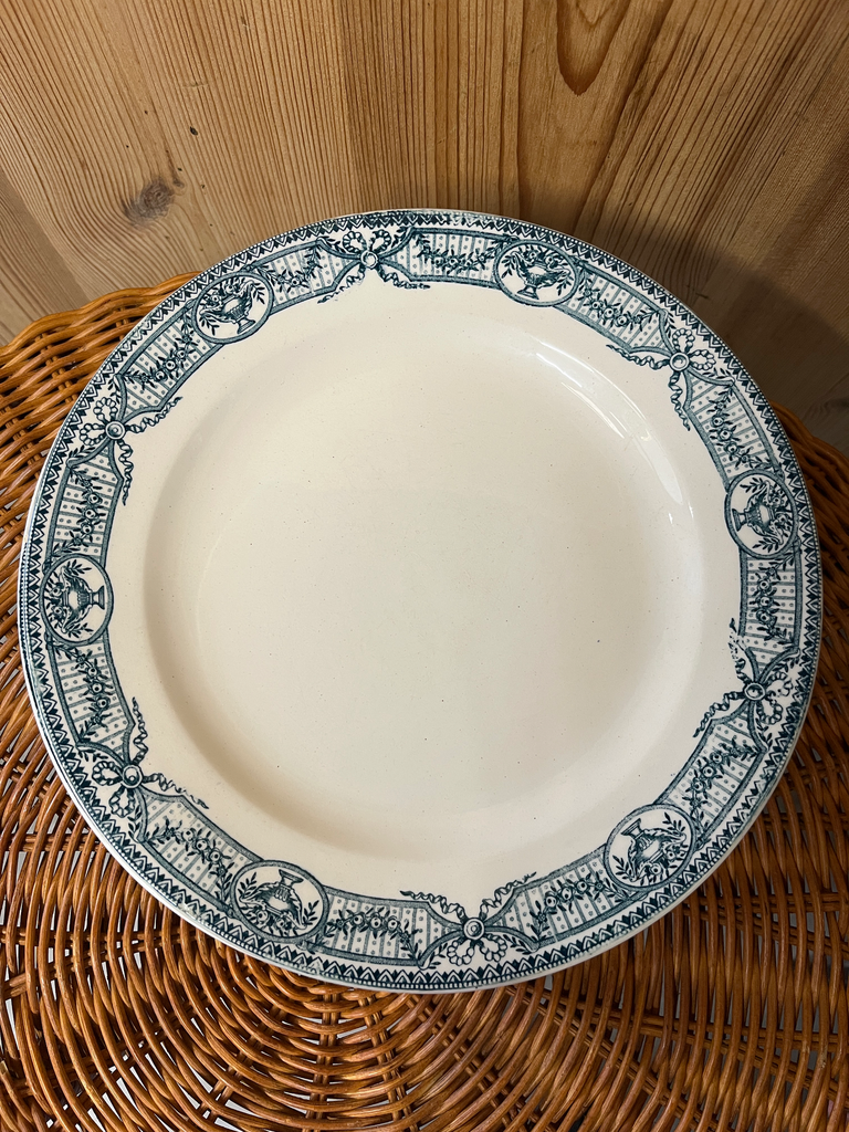 Lot de cinq assiettes plates " Salins "