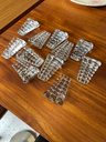 Série de onze cale-assiettes en cristal