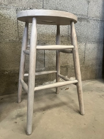 Haut tabouret en bois, prise manuelle sur le haut