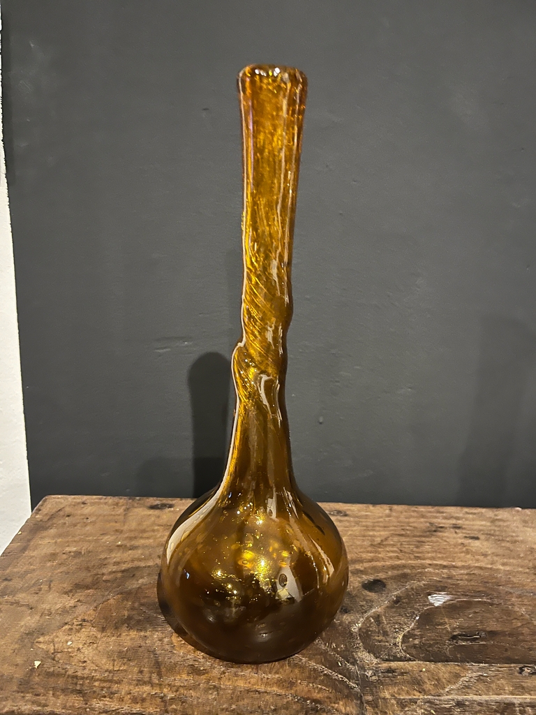 Vase en verre soufflé, ambré, torsadé 'Biot'