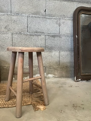 Petit tabouret, assise ronde, en bois