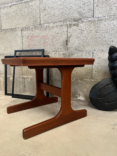 Petite table d'appoint en bois, pieds excentrés