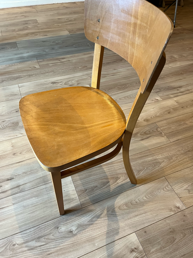 Chaise en bois clair 'Thonet'