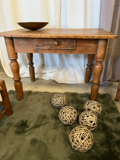 Petite table basse en bois