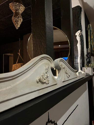 Fronton en bois, blanc