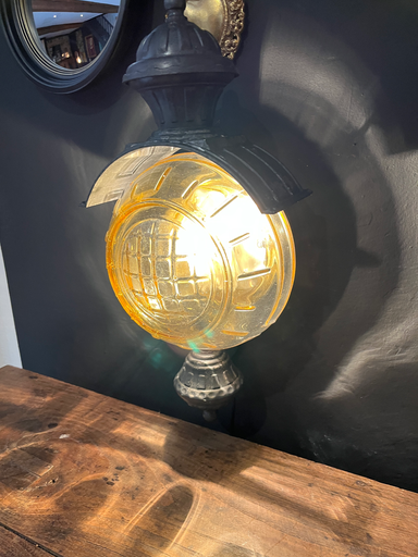 Ancienne lanterne, devenue applique murale, metal brossé