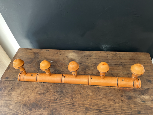 Porte-manteaux mural en bois vintage