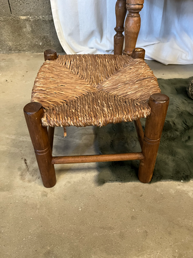 Tabouret en bois, assise en paille