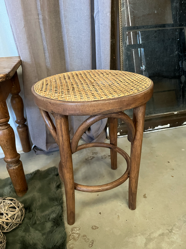 Tabouret en bois courbé et cannage