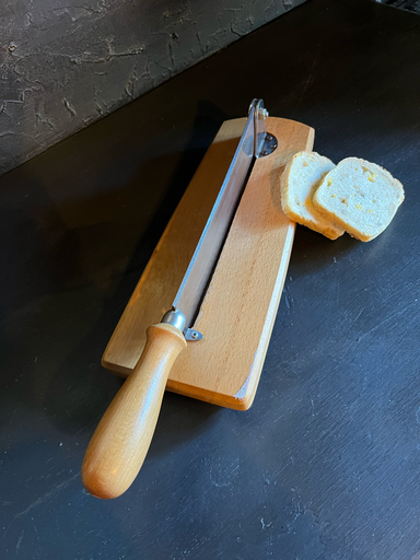 Couteau, ou trancheuse  à pain 'Sabatier' en bois