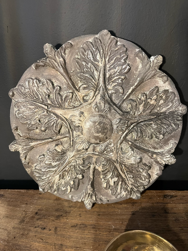 Décoration en pierre, belle patine du temps