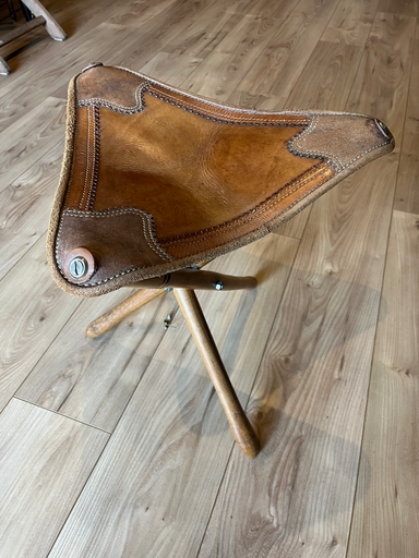 Tabouret tripode de chasse