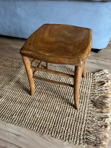 Tabouret en bois, assise carrée