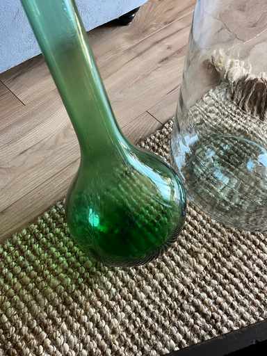Ancien contenant à vin en verre