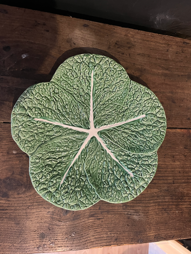 Plat, feuille de  'chou', en barbotine