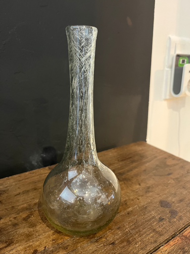 Vase, en verre transparent bullé