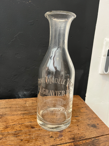Ancienne bouteille de lait, en verre