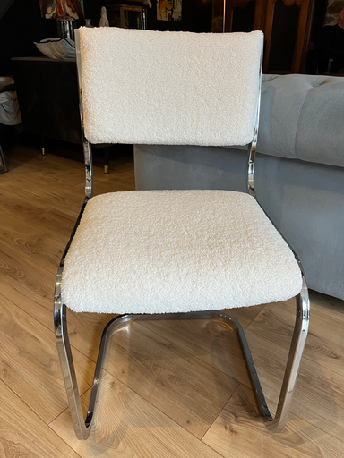 Chaise chrome et bouclette