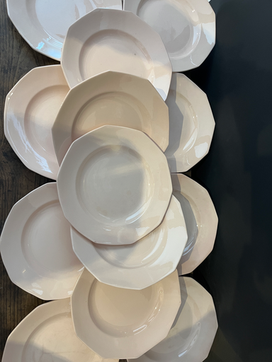 Lot de douze assiettes, rose pâle