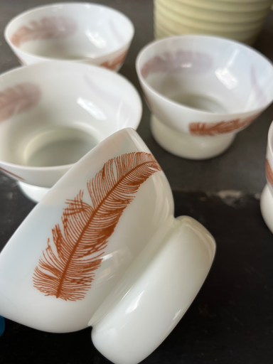 Lot de petites coupelles 'plume' en opaline