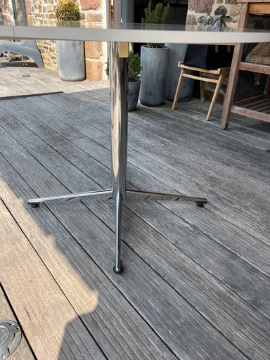 Table ronde, pieds chromés, années 60