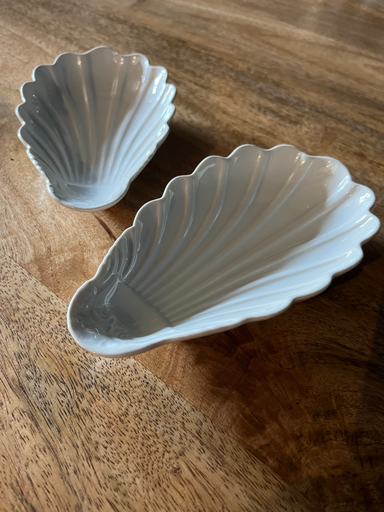 Lot de deux raviers en porcelaine,'Pillivuyt'