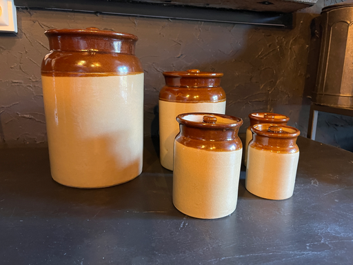 Lot de cinq pots en grès vernissés