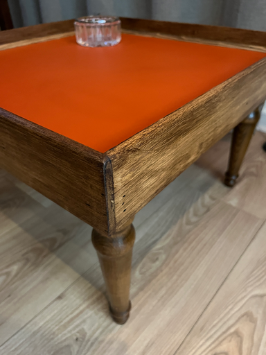 Bout de canapé, petite table basse