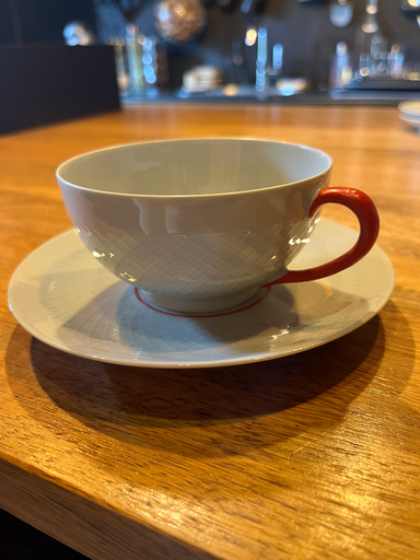 Lot de six tasses à thé et leurs soucoupes 'Haviland'