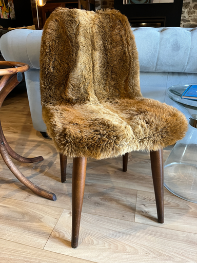 Chaise en 'moumoute', pieds compas