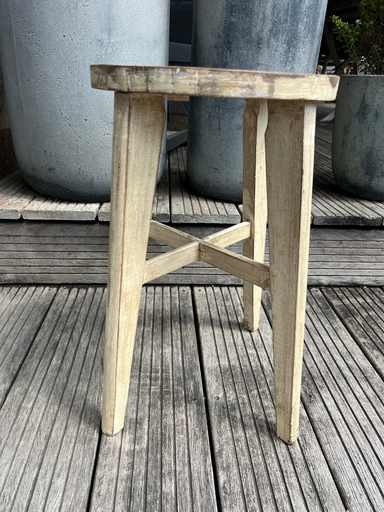 Tabouret en bois patiné