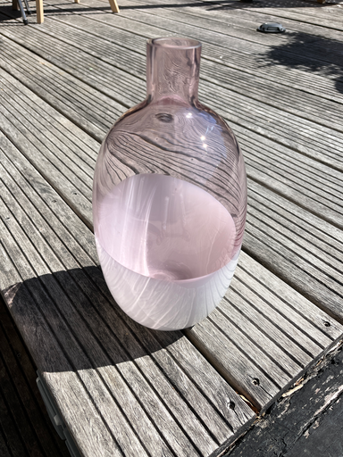 Vase en verre rose transparent et blanc