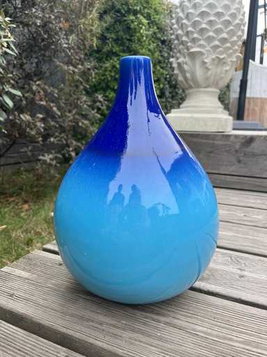 Vase, dégradé de bleu