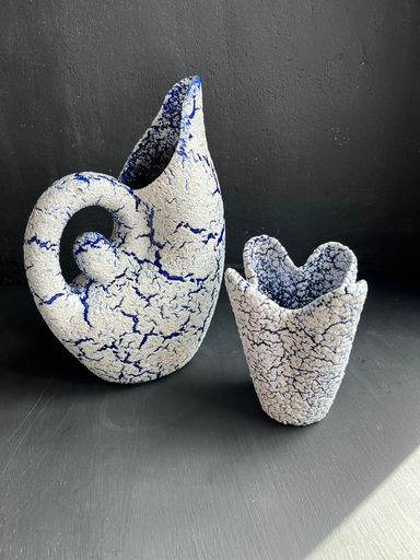 Pichet, et son petit vase, forme 'tulipe'