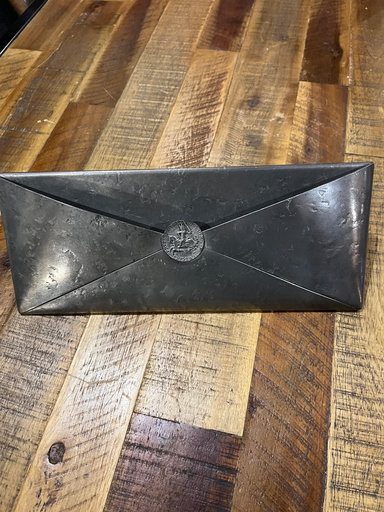 Porte-lettres en étain