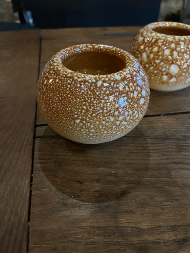 Lot de deux bougeoirs en céramique