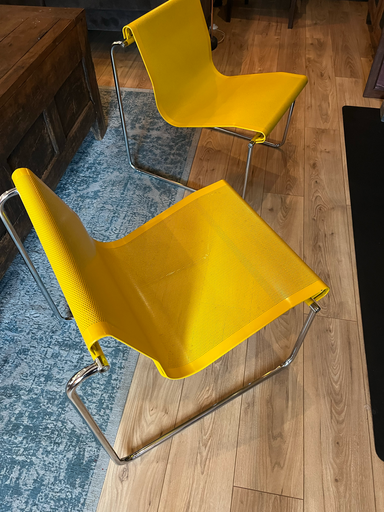 Fauteuil jaune modèle MONOPOLI
