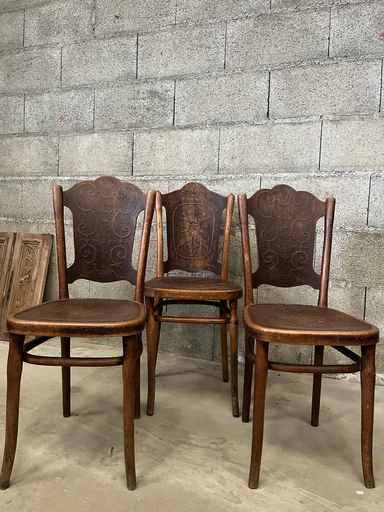 Chaise en bois courbé, motif floral