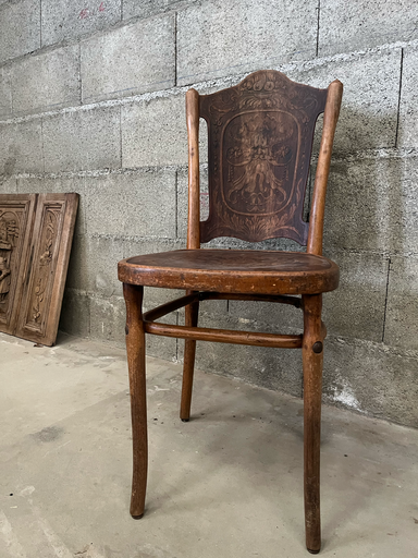 Chaise en bois courbé, n° 67