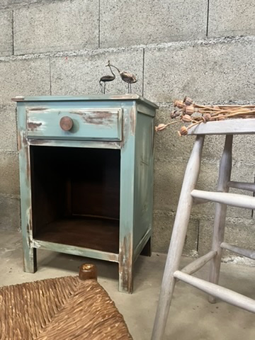 Petit meuble d'appoint en bois, rénové